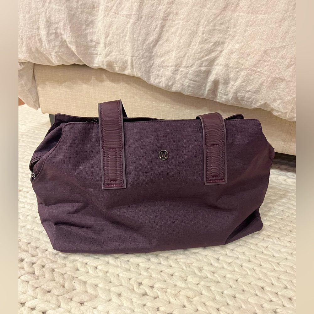 Lululemon duffel bag